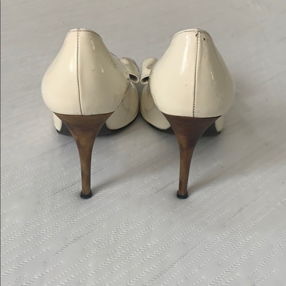 Stuart Weitzman heels with bows - Picture 3 of 8